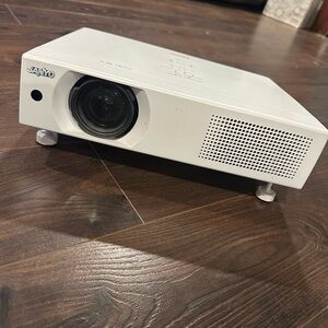 Sanyo White Projector